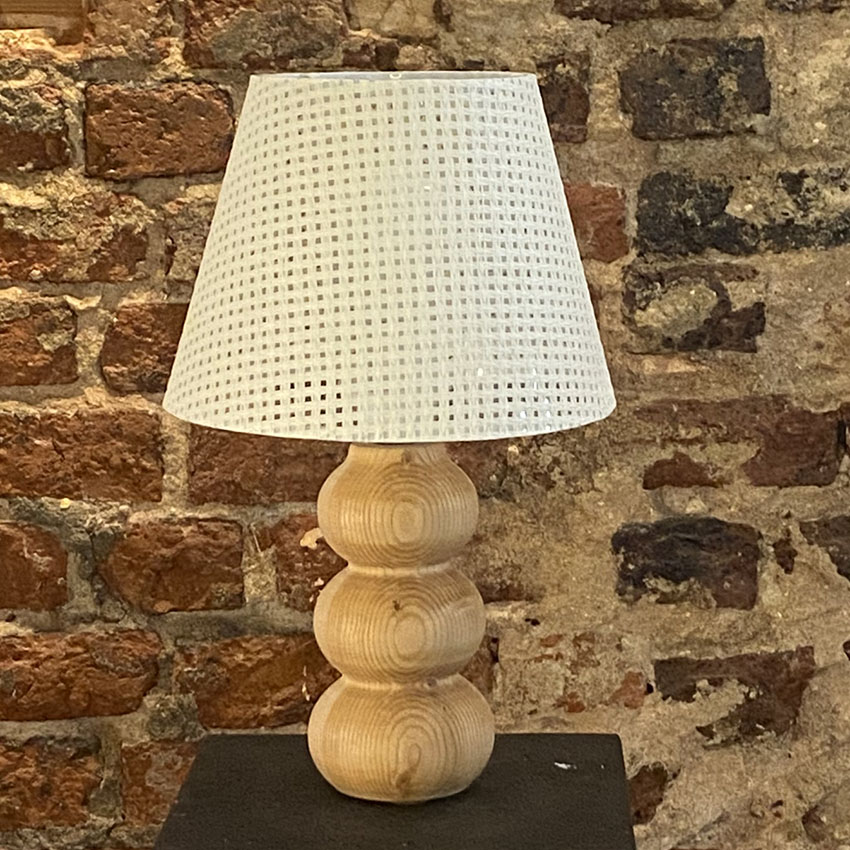 Ahşap Abajur Modern Şık Yatak Odası Salon Masa Lambası (Krem)