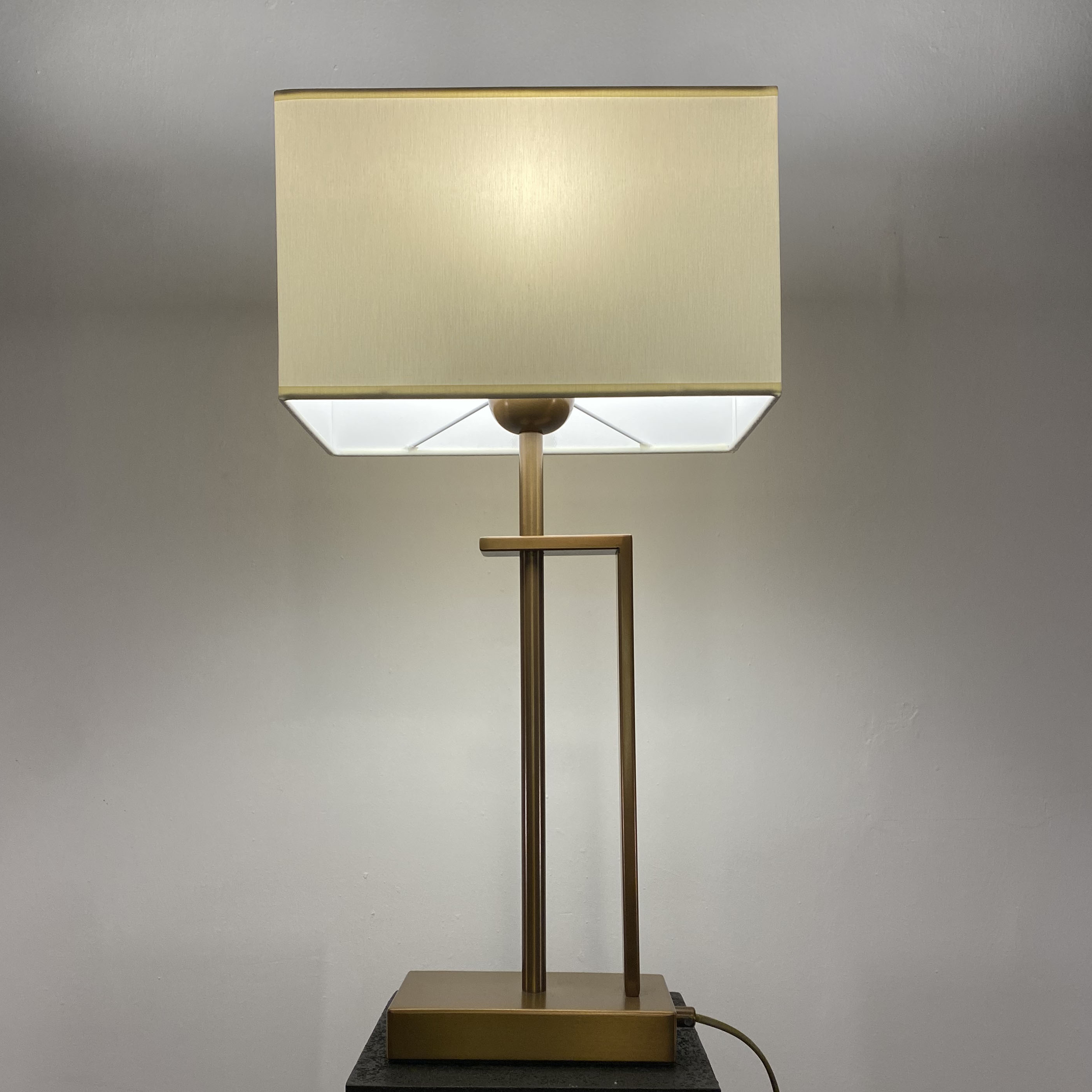 AVONNI ML-9109-1E Eskitme Kaplama Masa Lambası ABAJUR