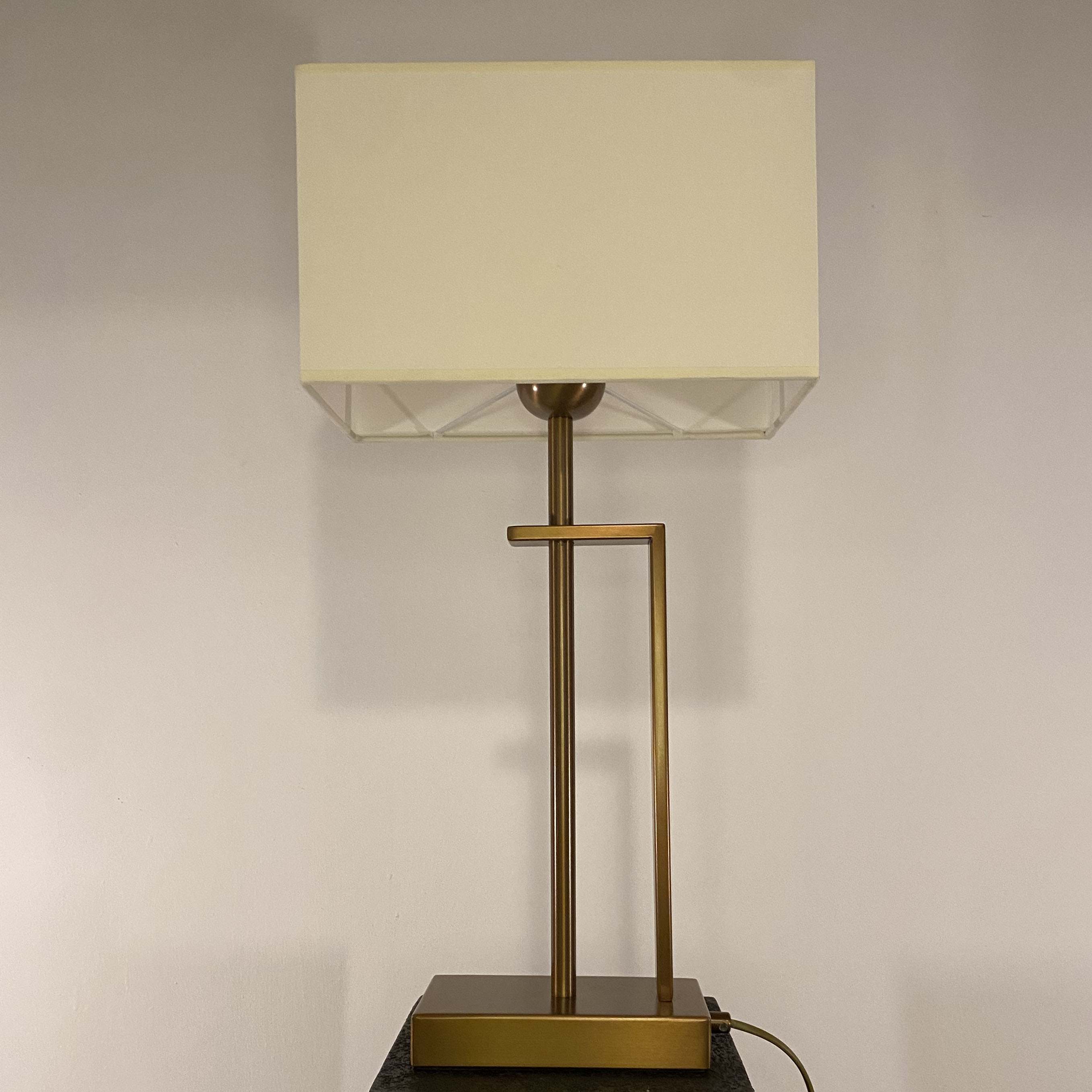 AVONNI ML-9109-1E Eskitme Kaplama Masa Lambası ABAJUR