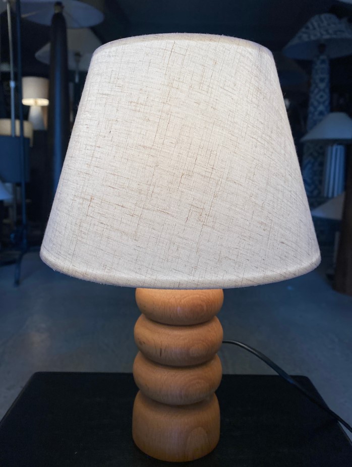 Evlight Ahşap Ayaklı Krem Kumaş Başlıklı Modern Stil Yatak Odası Başucu Lambası Dekoratif