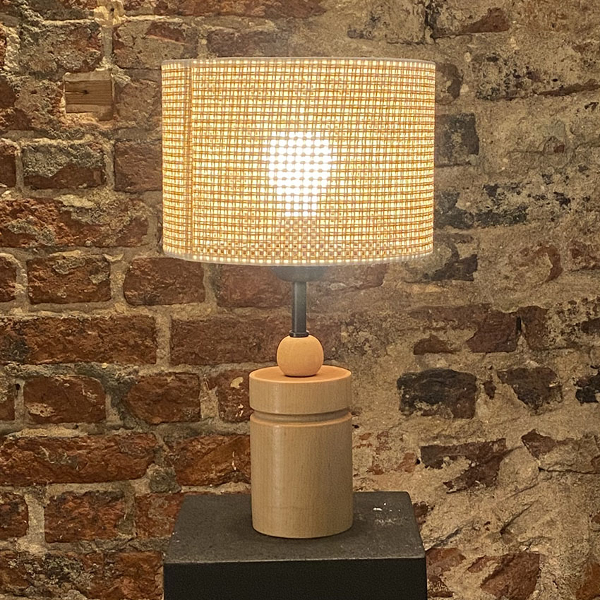 Decodelight Ahşap Naturel Silindir Ayaklı Hazeran Hasır Şapkalı Abajur Masa Lambası Modelleri