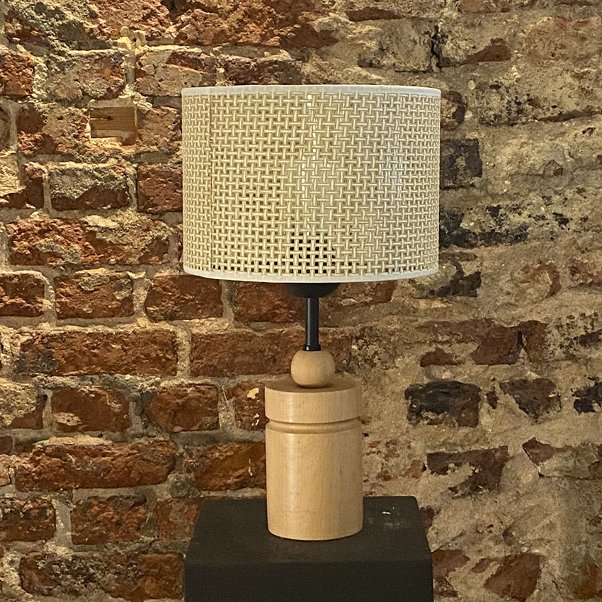 Decodelight Ahşap Naturel Silindir Ayaklı Hazeran Hasır Şapkalı Abajur Masa Lambası Modelleri