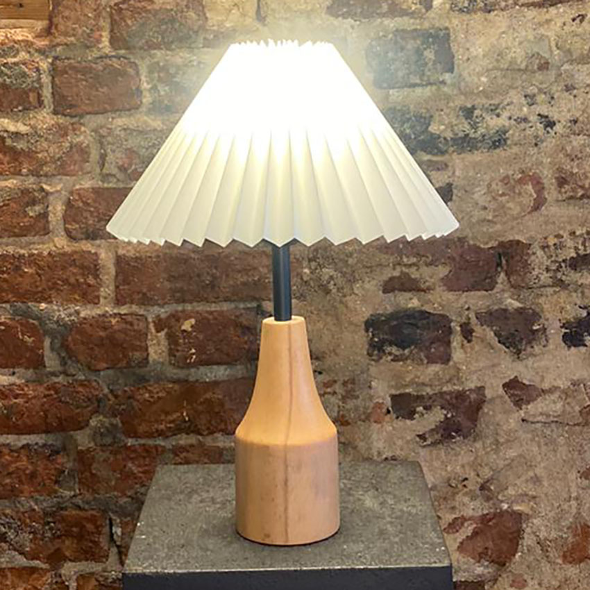 İskandınav Komodin Üzeri Ahşap Abajur