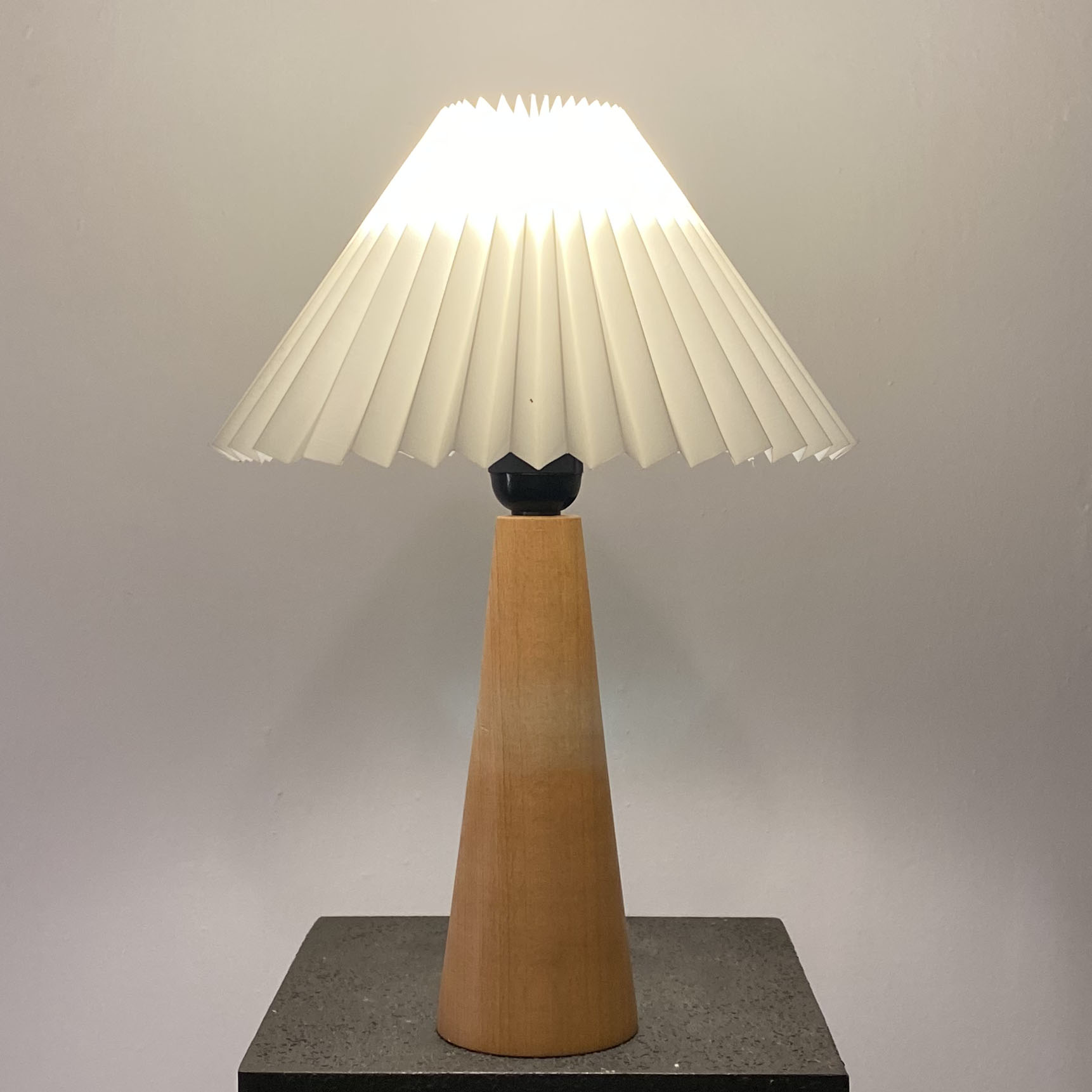 İskandinav Tasarım Pleat Ahşap Abajur