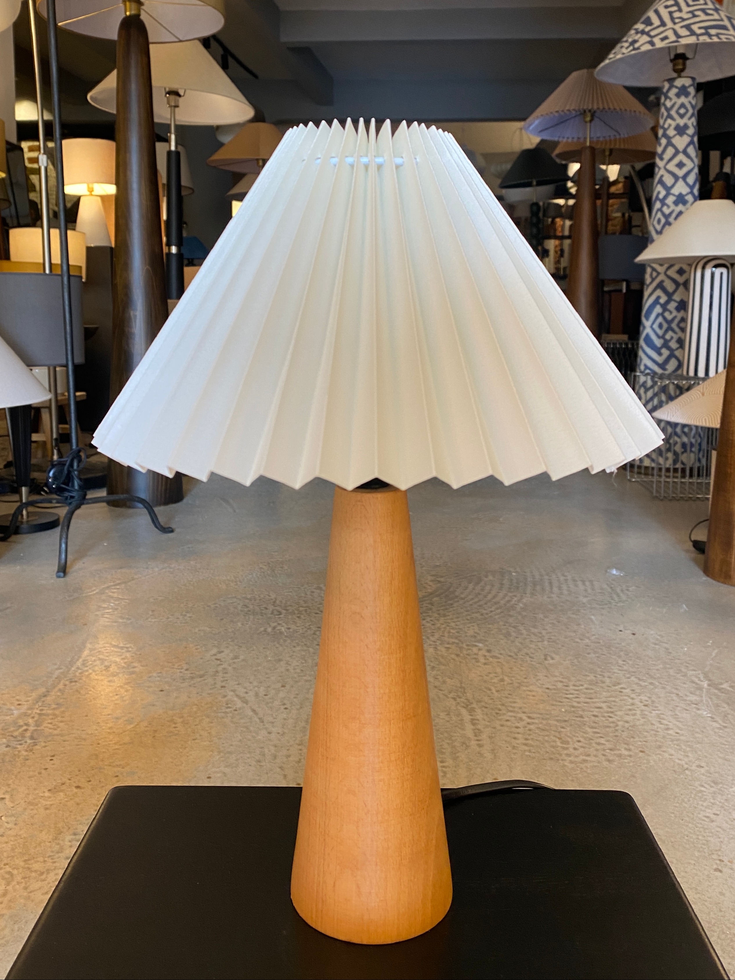 İskandinav Tasarım Pleat Ahşap Abajur