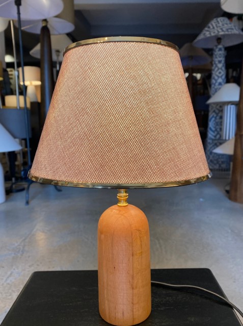 Ahşap Ayaklı Gold Detaylı Kumbeji Abajur