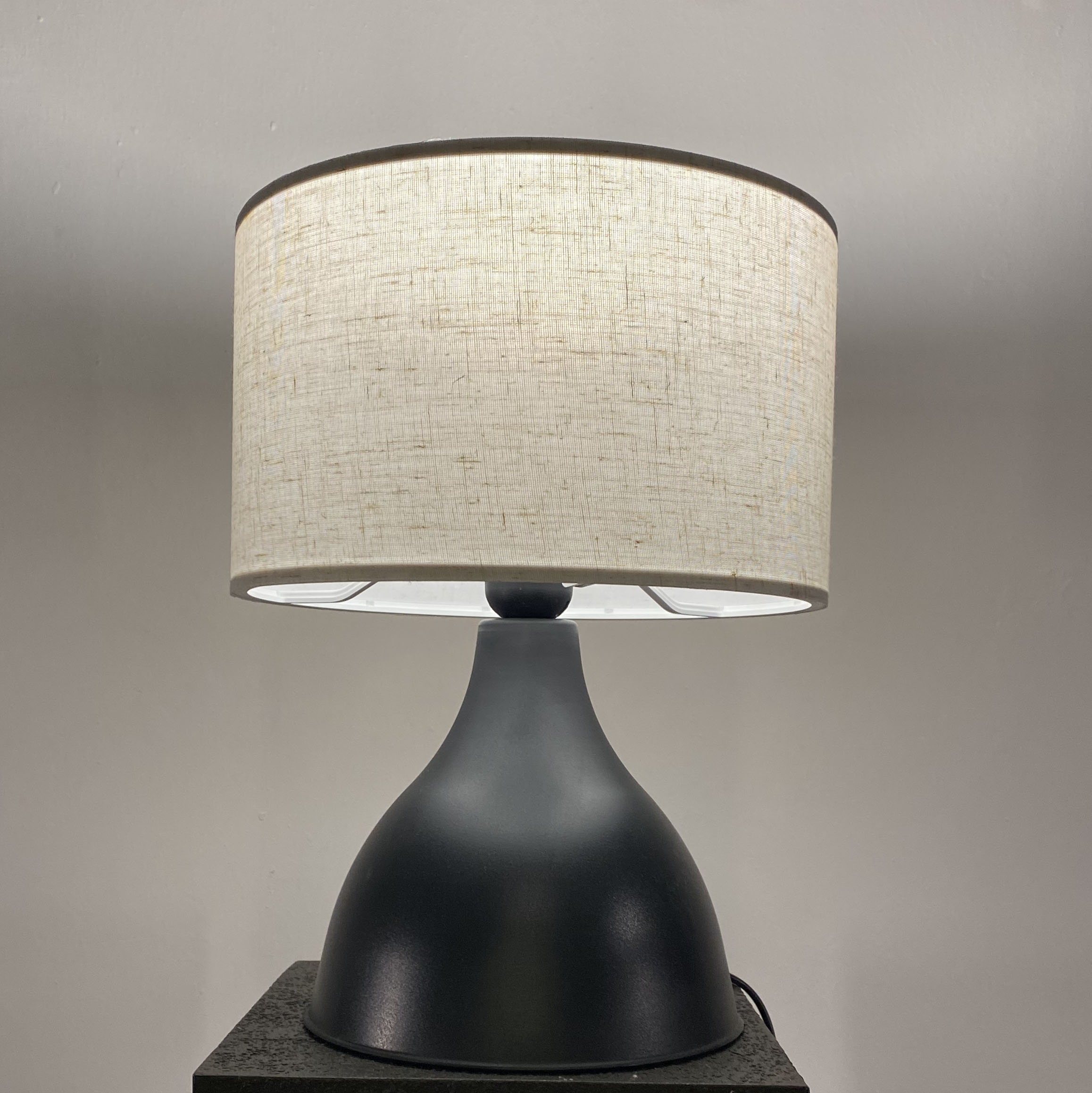 Kona Abajur Silindir Başlıklı Kırçıllı Beyaz - Siyah