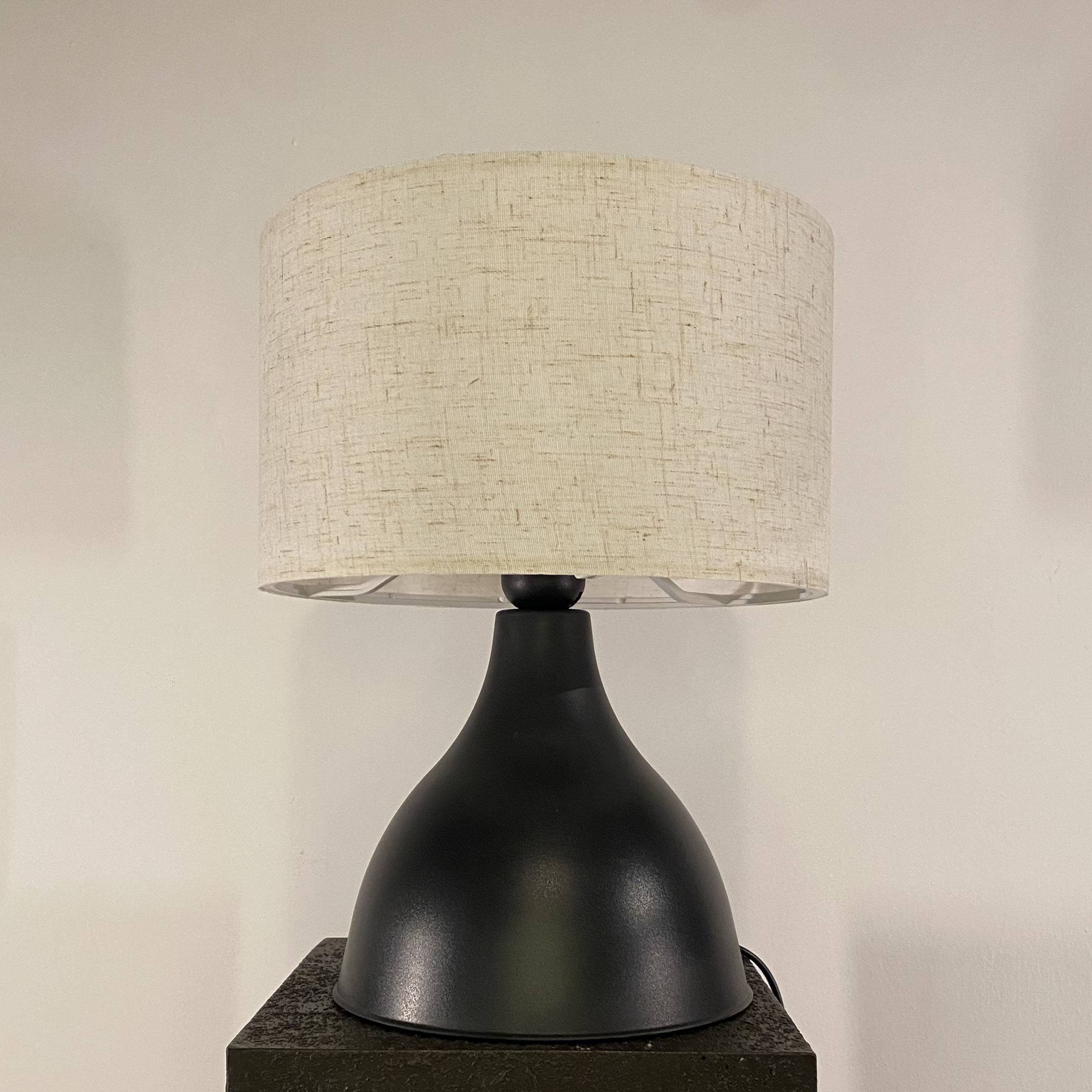 Kona Abajur Silindir Başlıklı Kırçıllı Beyaz - Siyah