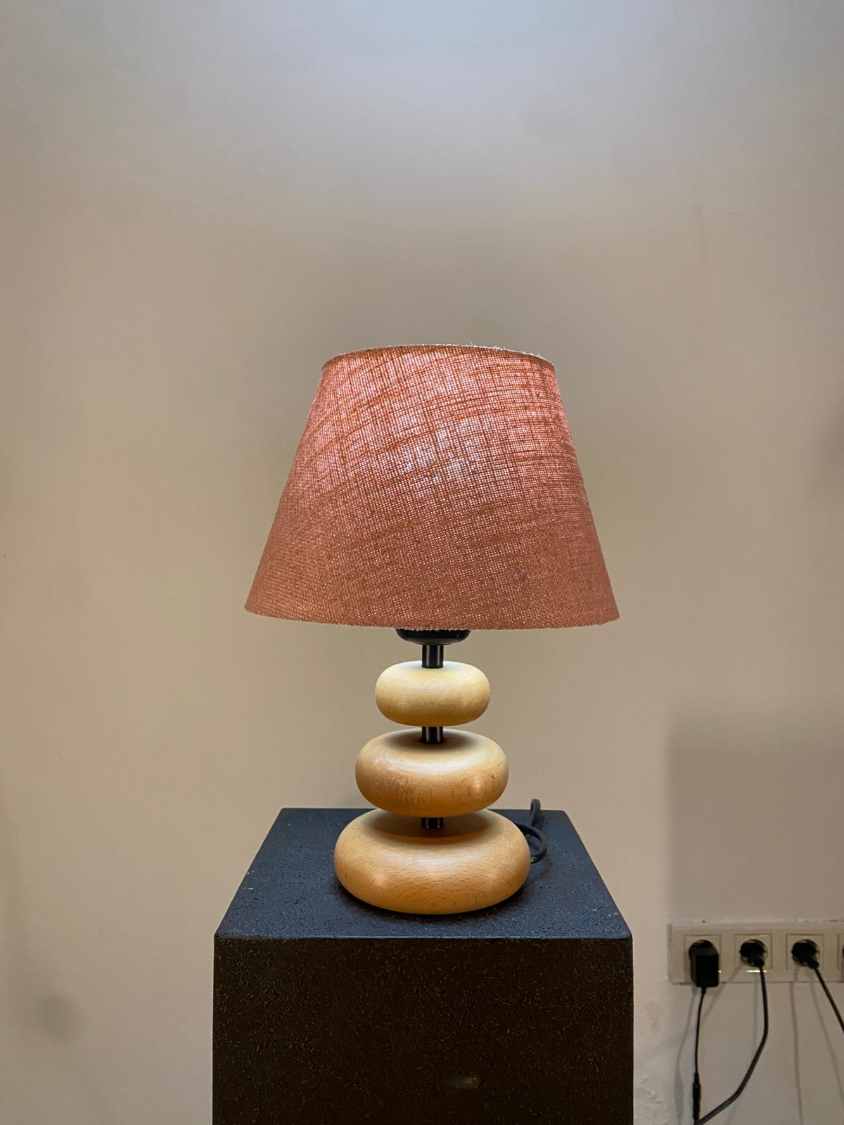 Ahşap gövdeli Abajur