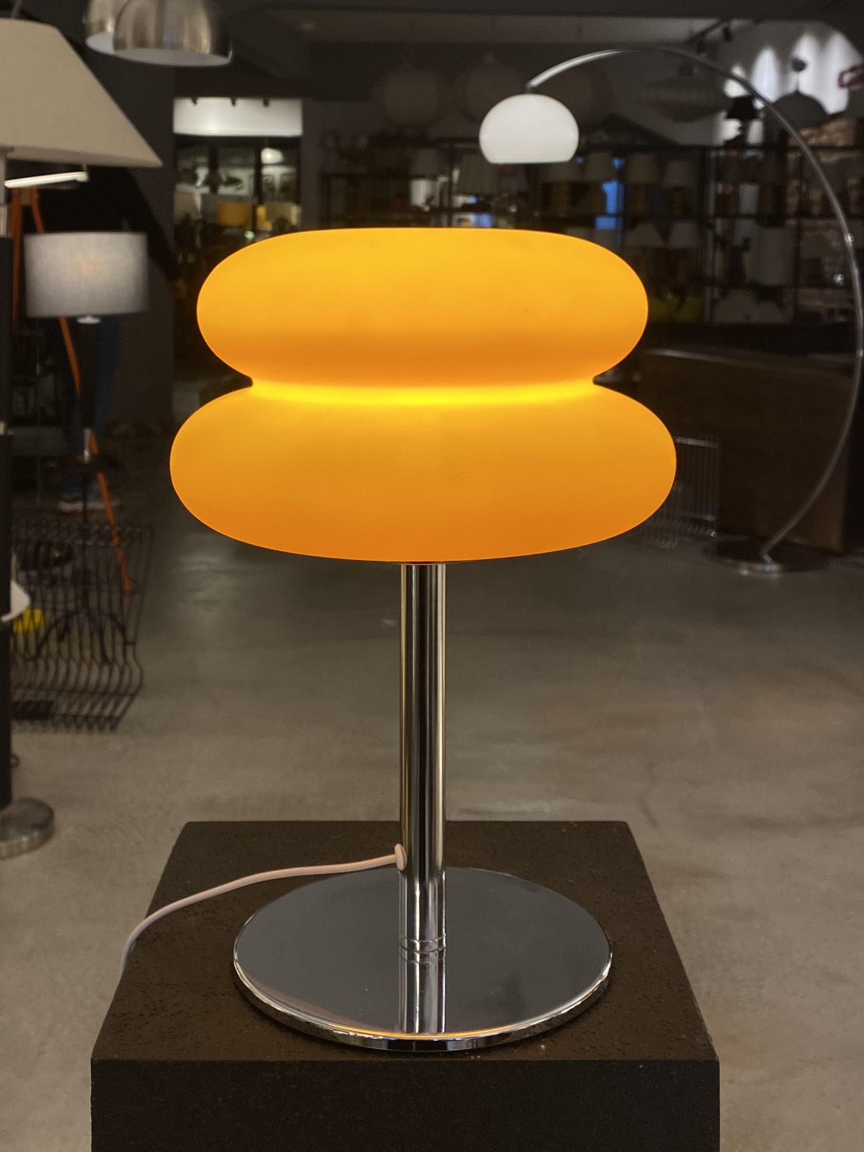 TURUNCU PLEKSİ MASA LAMBASI