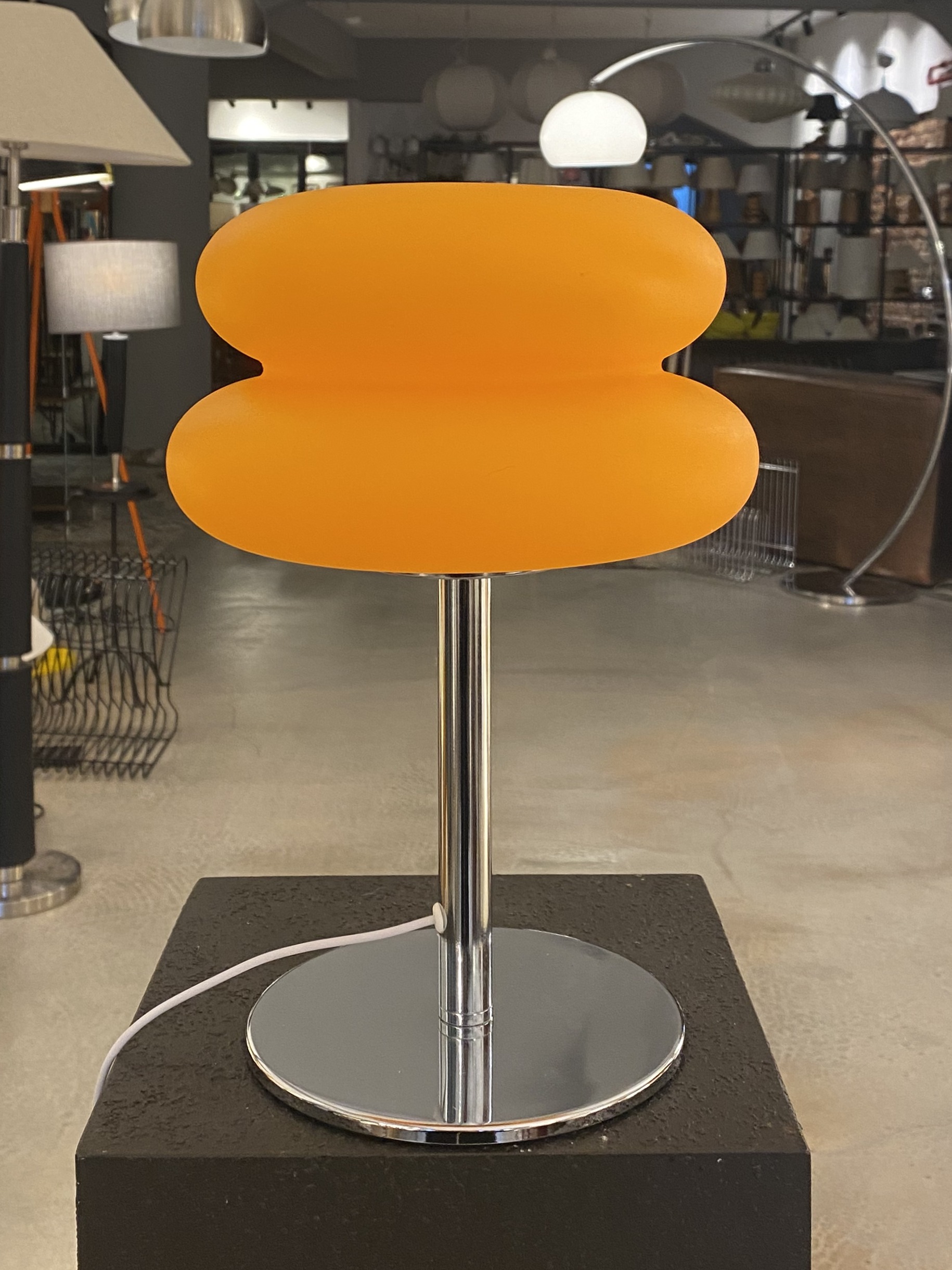 TURUNCU PLEKSİ MASA LAMBASI