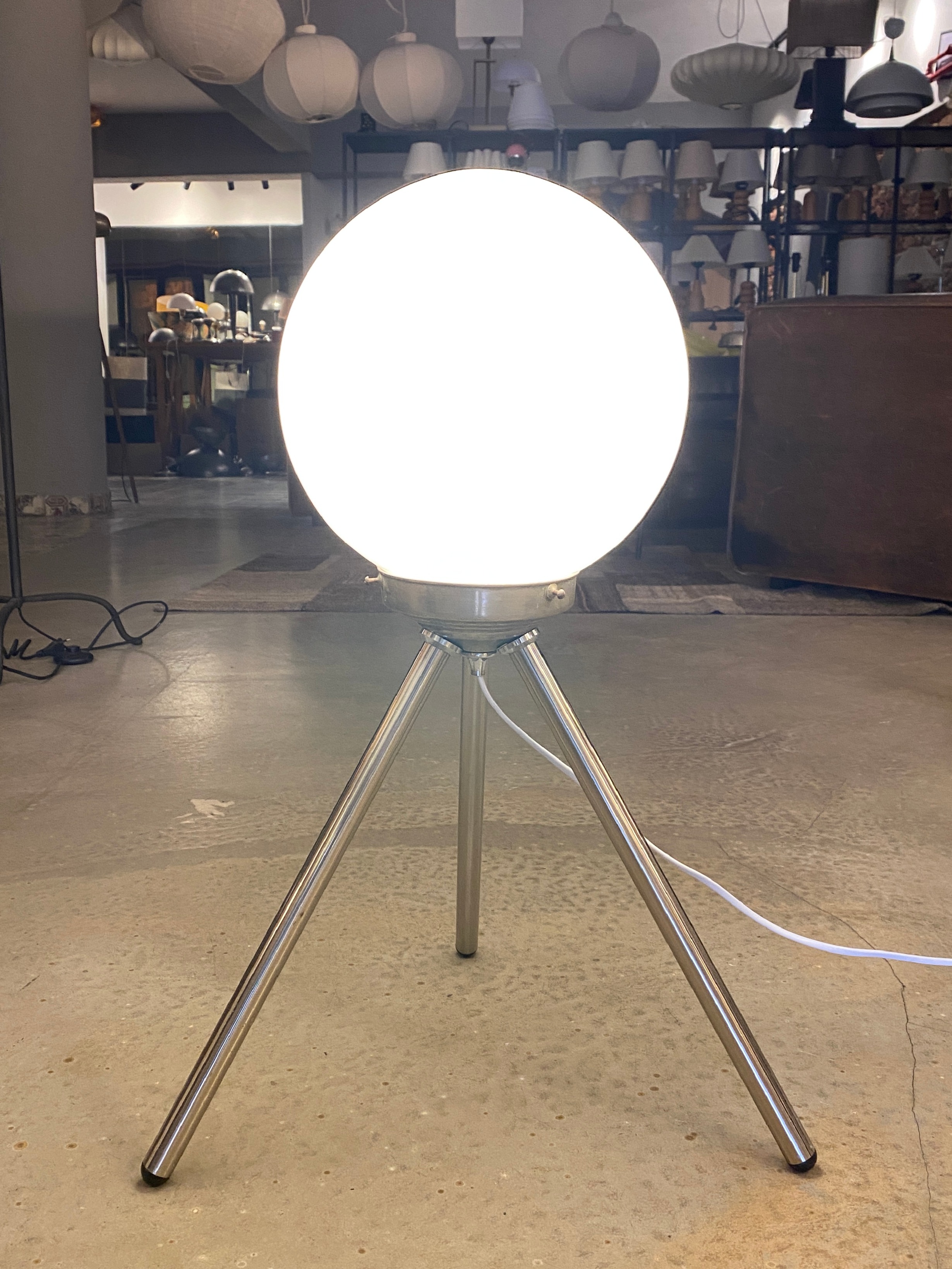 ÜÇ AYAKLI GLOBE AYDINLATMA