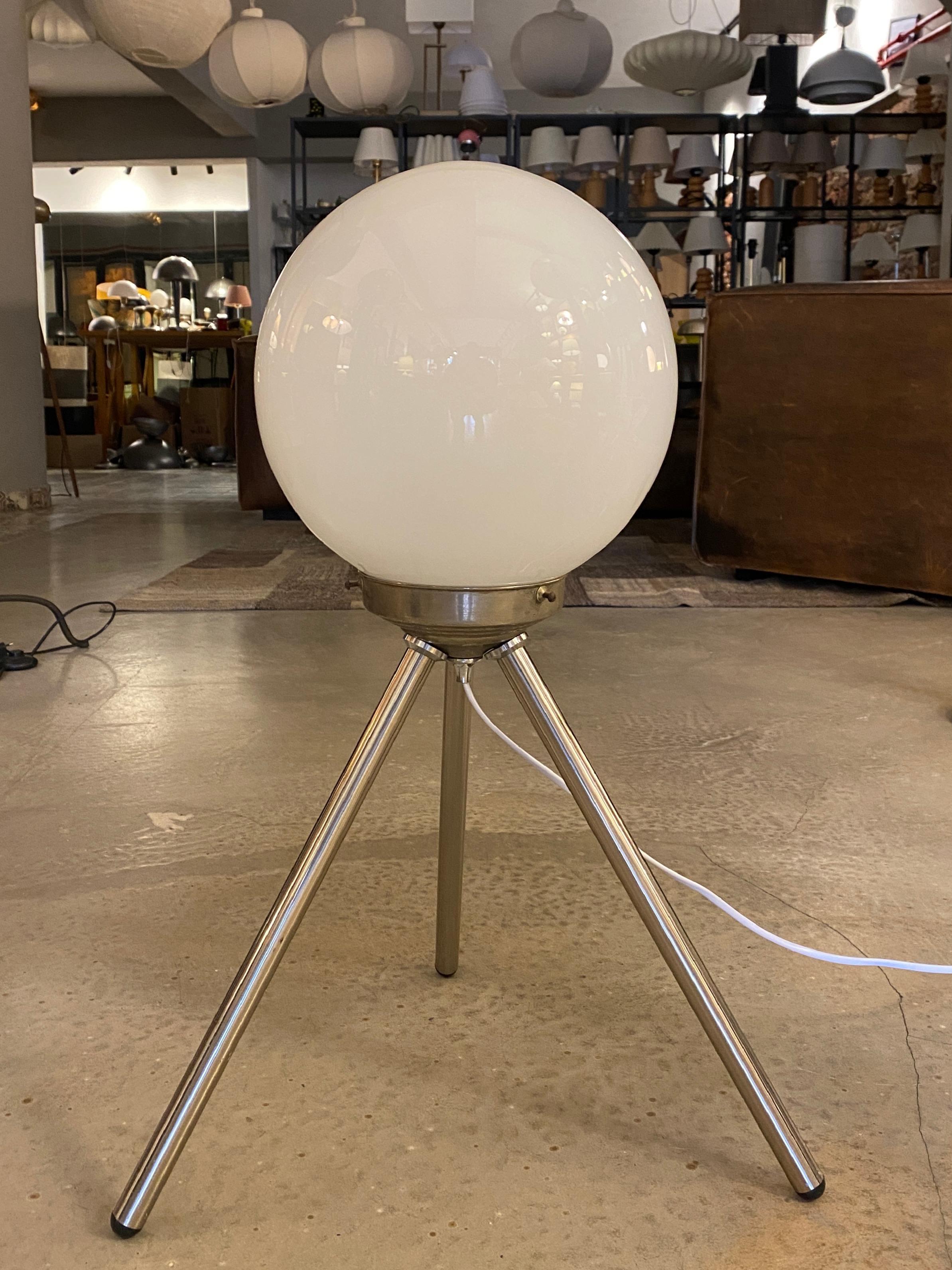 ÜÇ AYAKLI GLOBE AYDINLATMA