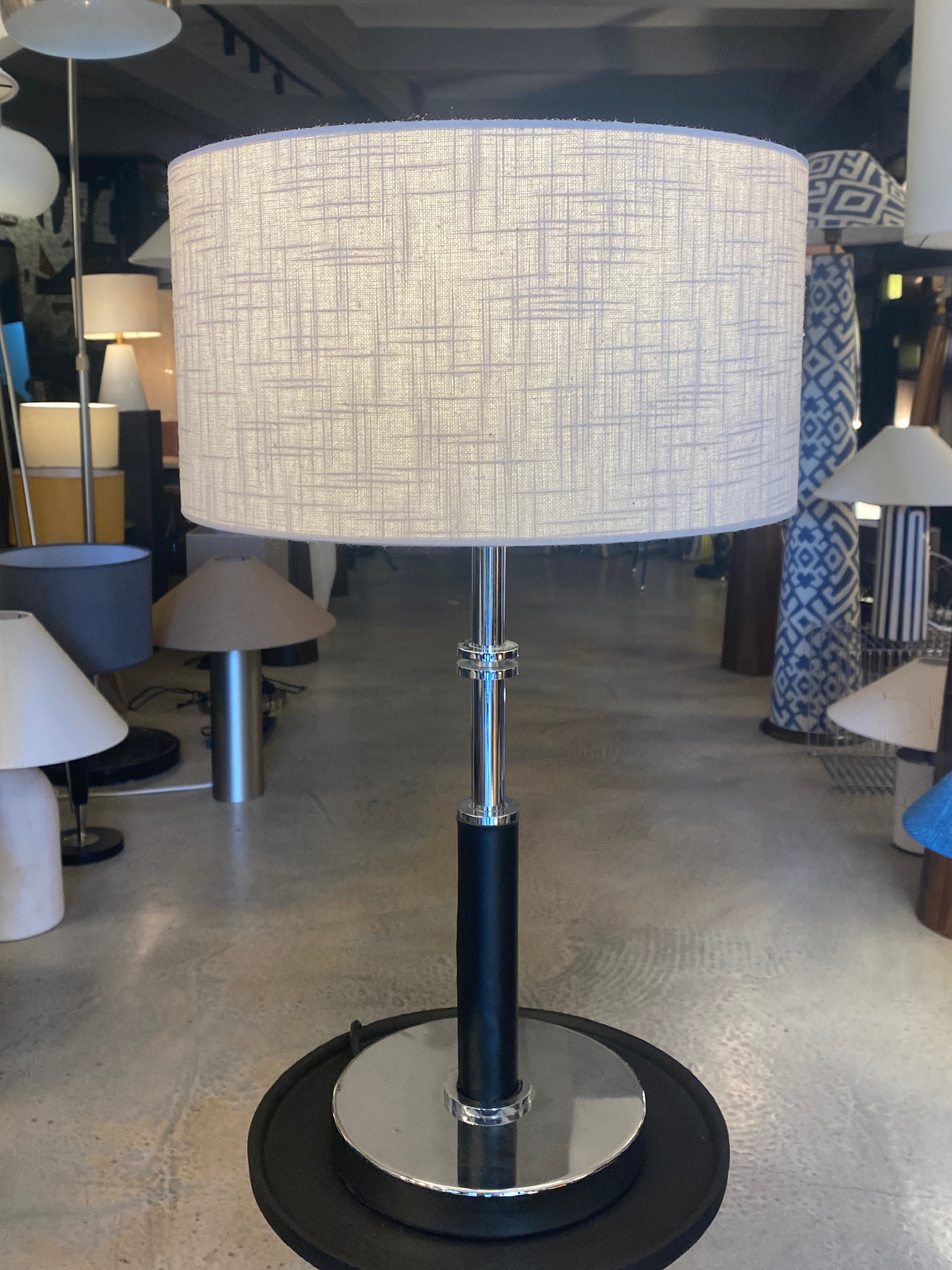 DERİ VE KROM DETAYLI ABAJUR