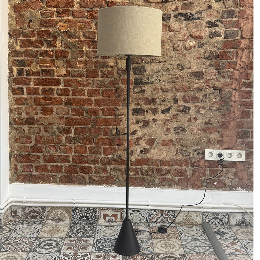 METAL AYAKLI LAMBADER