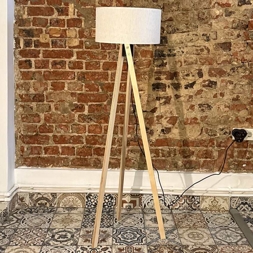 Bella Ahşap Lambader Krem-Ceviz