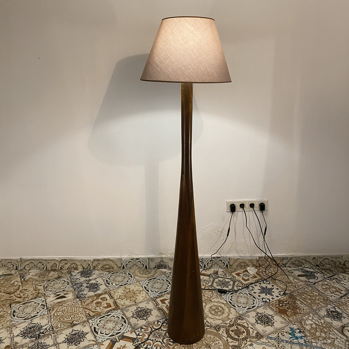 Ahşap Gövdeli Lambader