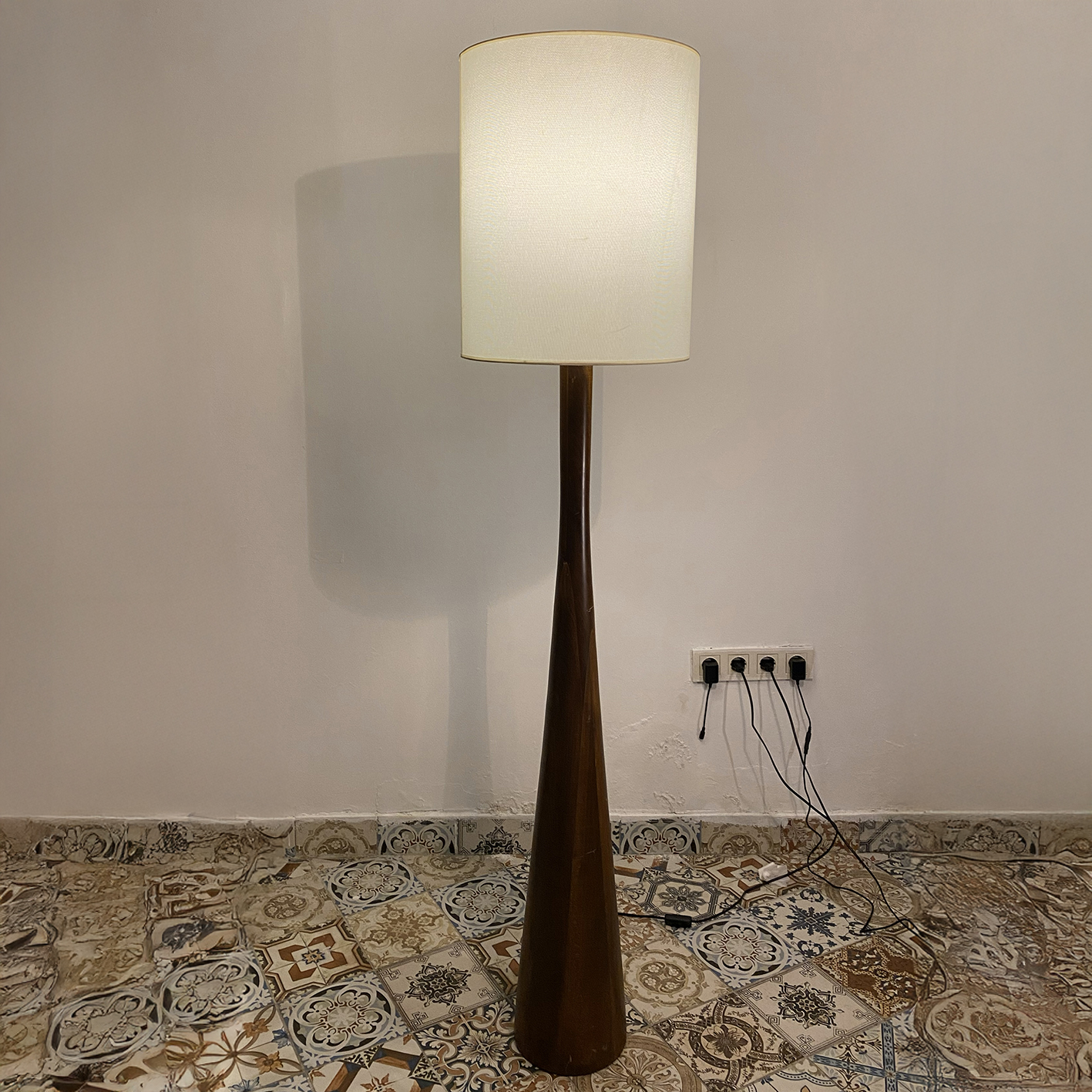 Ahşap Gövdeli Lambader