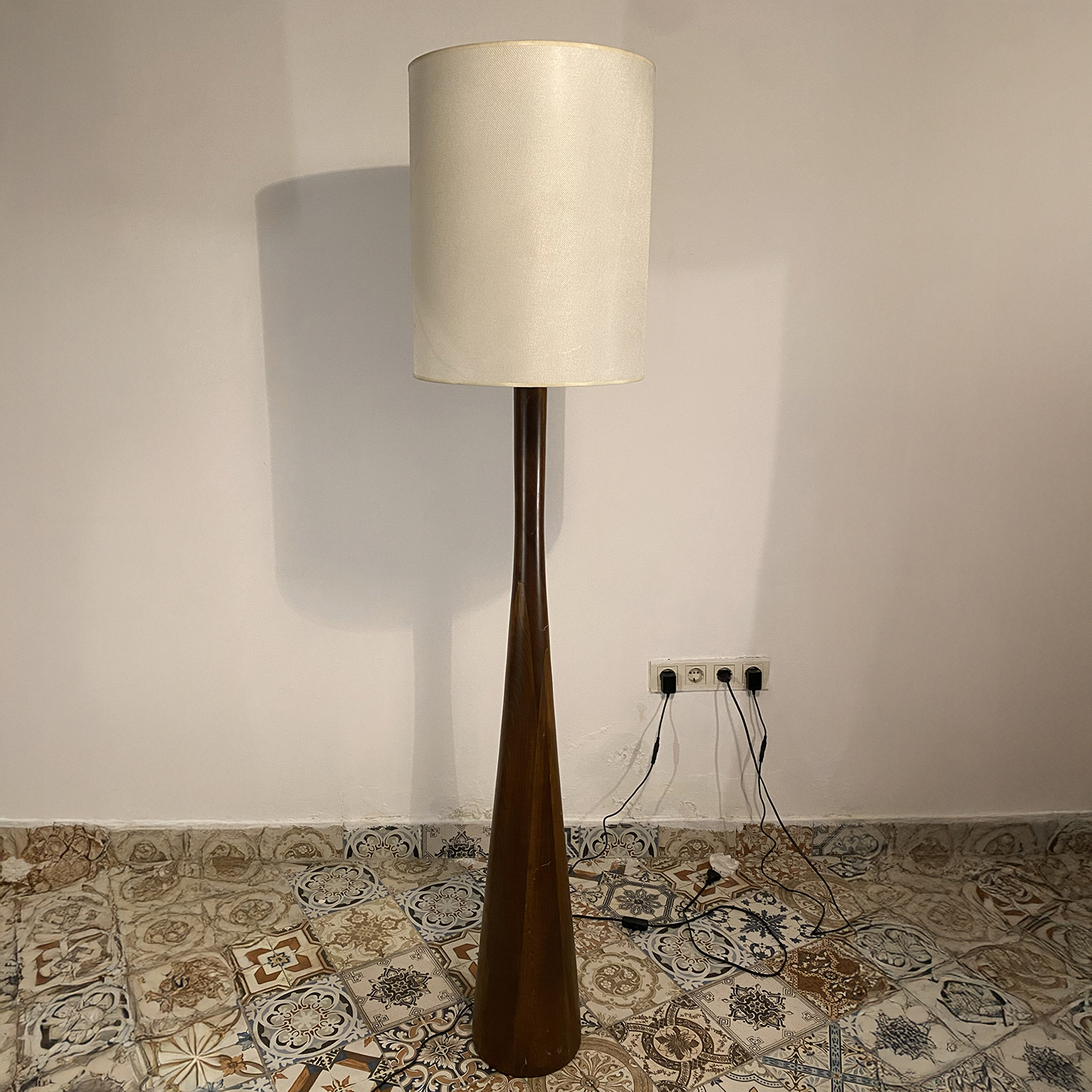 Ahşap Gövdeli Lambader