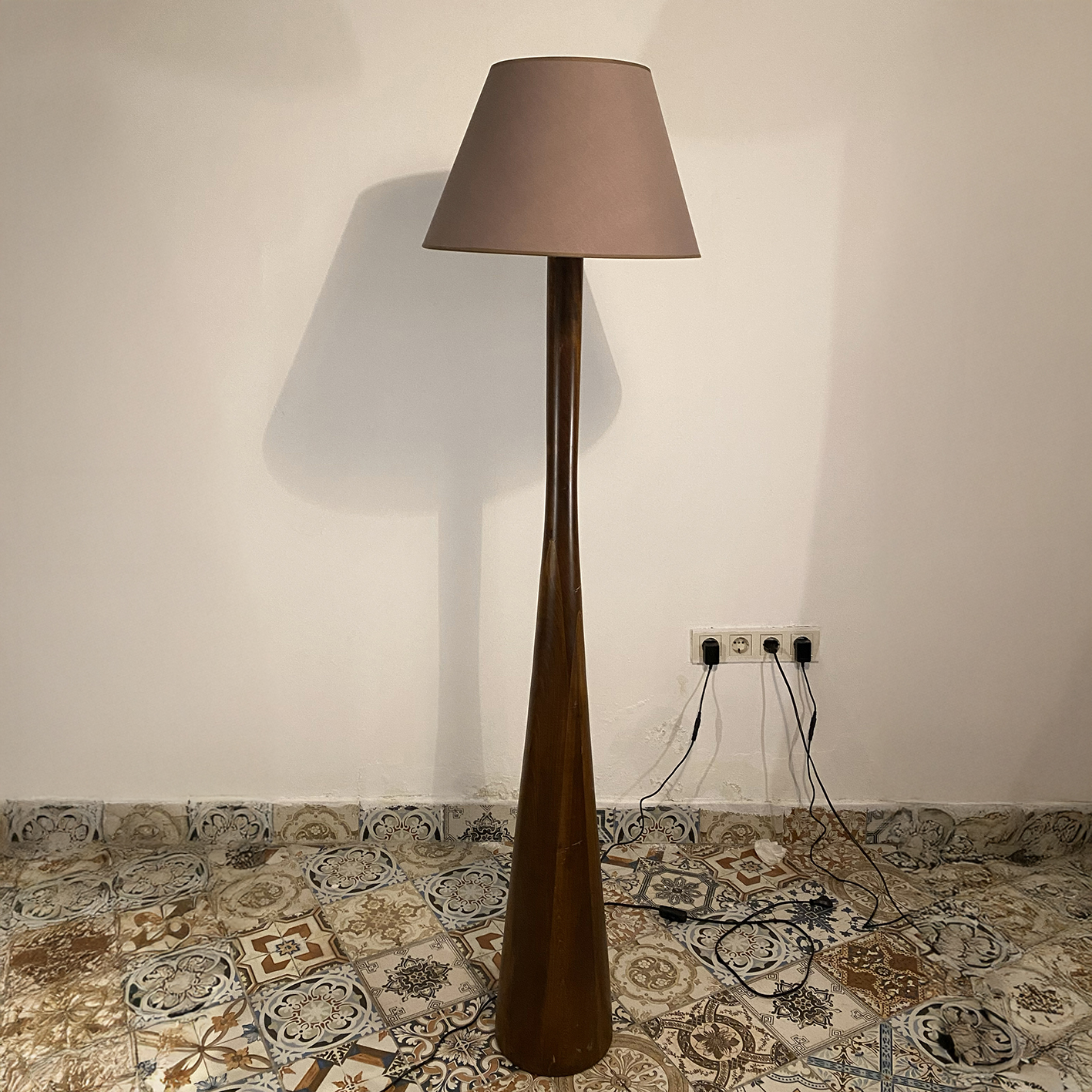 Ahşap Gövdeli Lambader