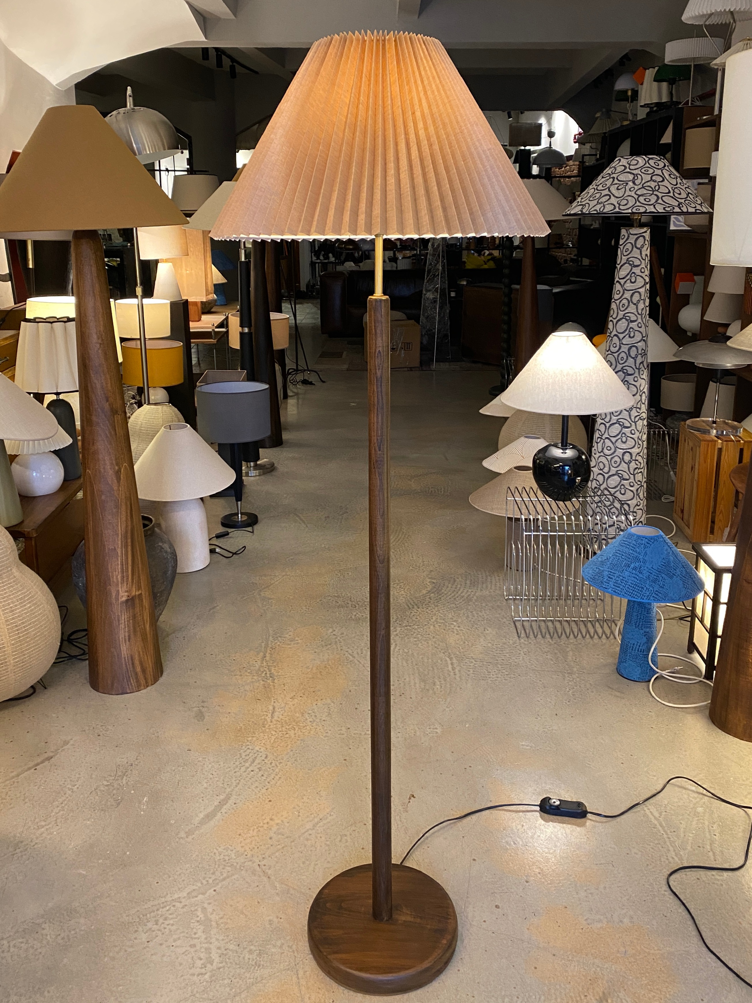 DÜZ BORU AHŞAP AYAK LAMBADER