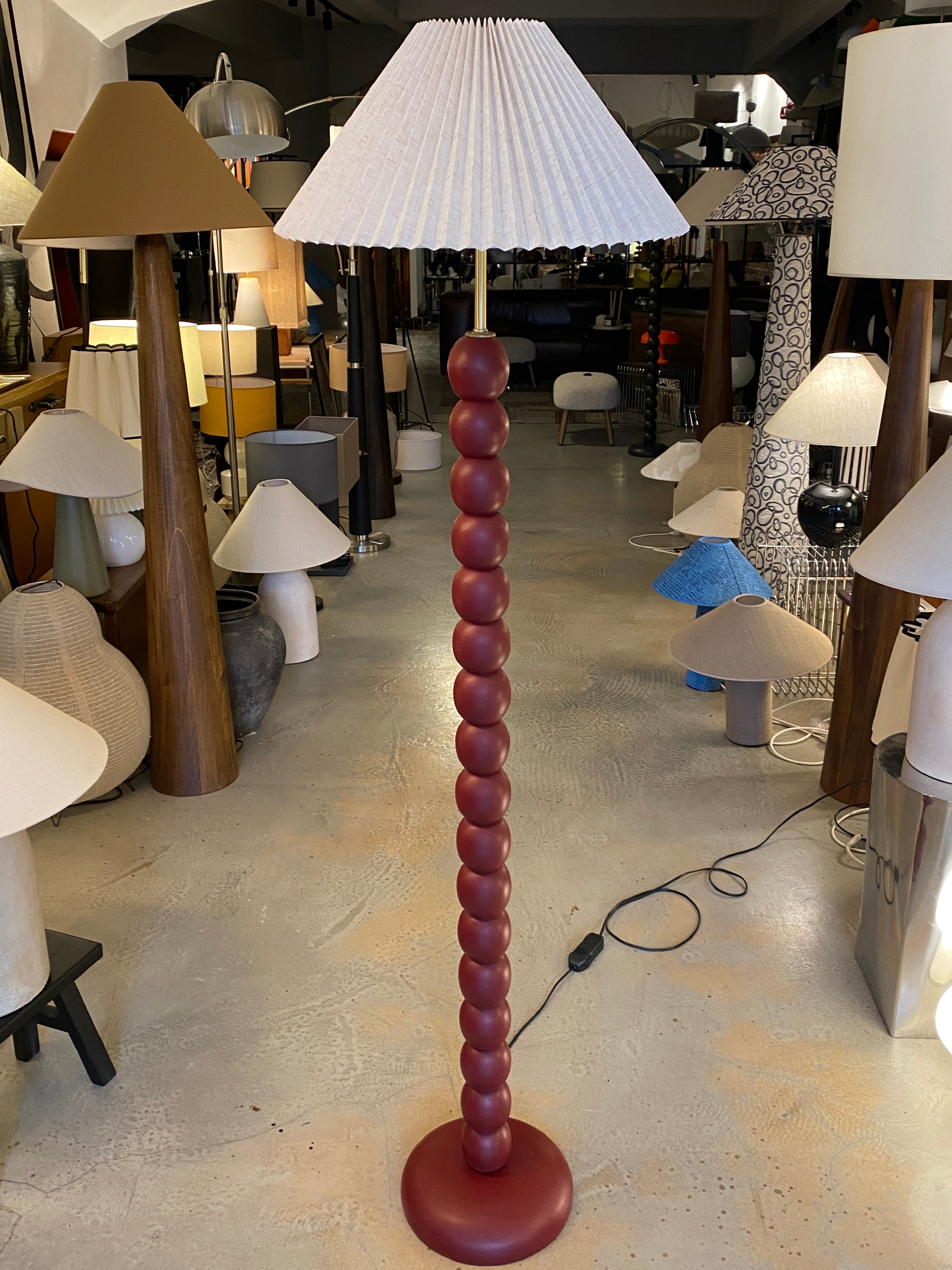 Boncuk Gövdeli Bordo Lambader