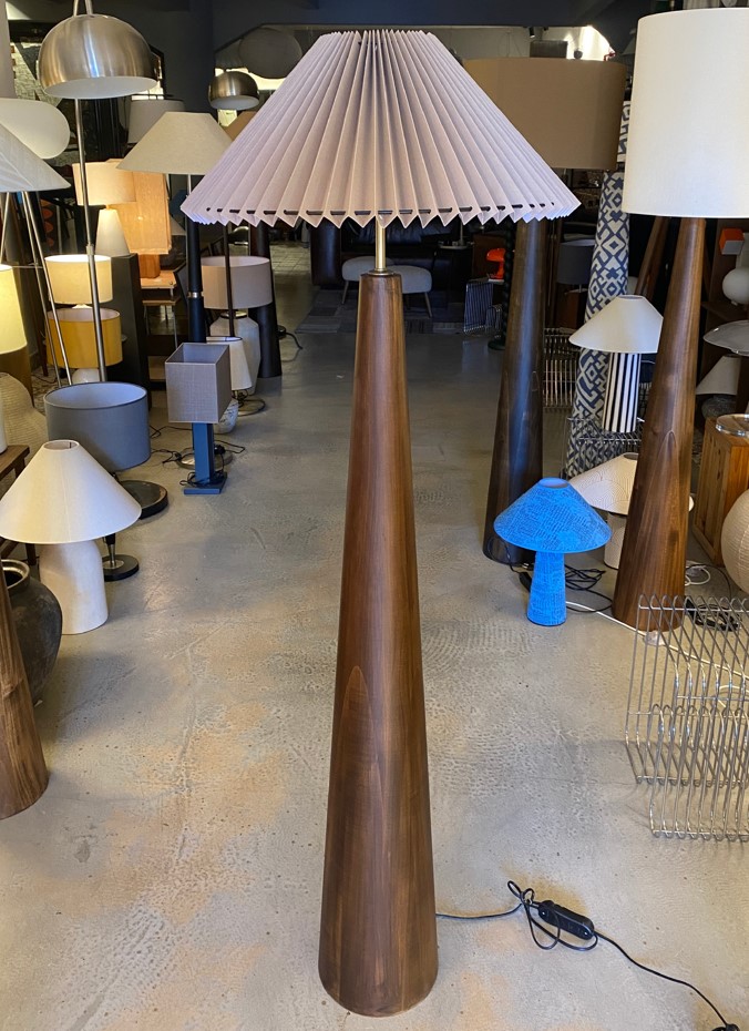 Ahşap Gövdeli Lambader