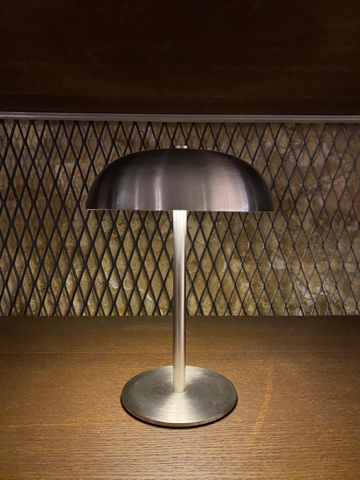 Modern Dokunmatik Ayarlı LED Masa Lambası Silver