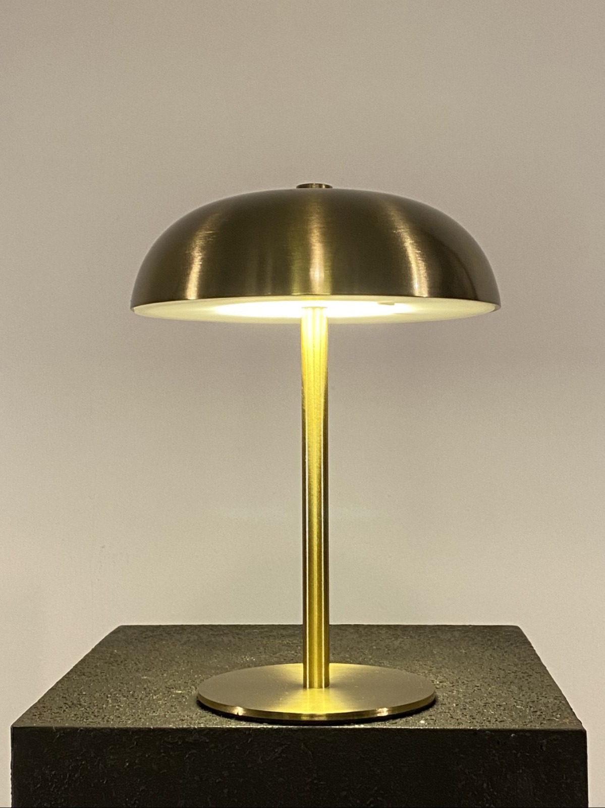 Modern Dokunmatik Ayarlı LED Masa Lambası GOLD